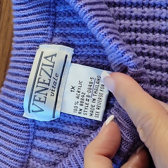 TWO CHUNKY KNIT SWEATERS - Picture 4 of 7